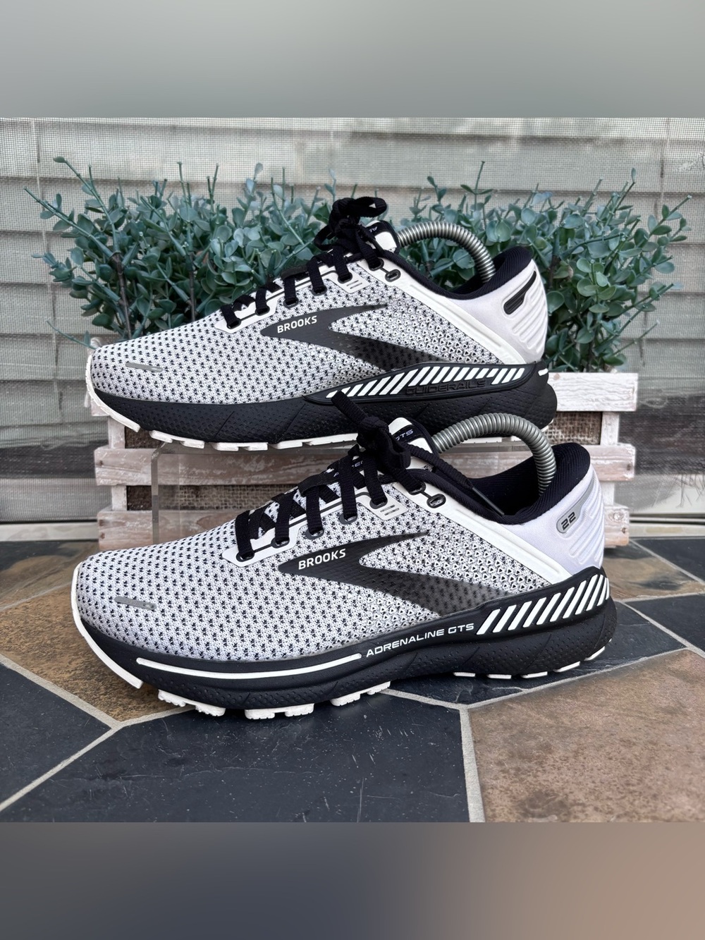 Brooks Adrenaline GTS 22 Running Shoes